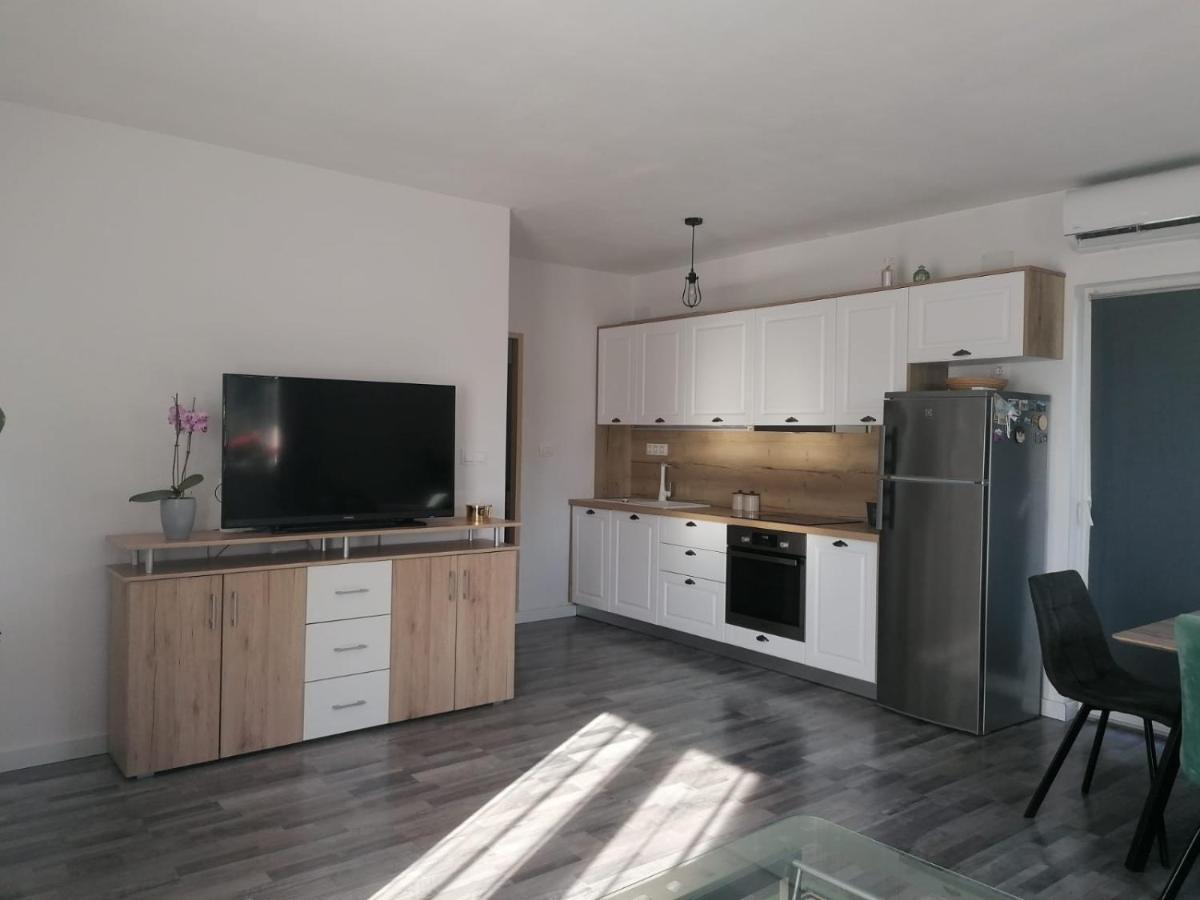 ביוגראד נה מורו Apartments Nana מראה חיצוני תמונה